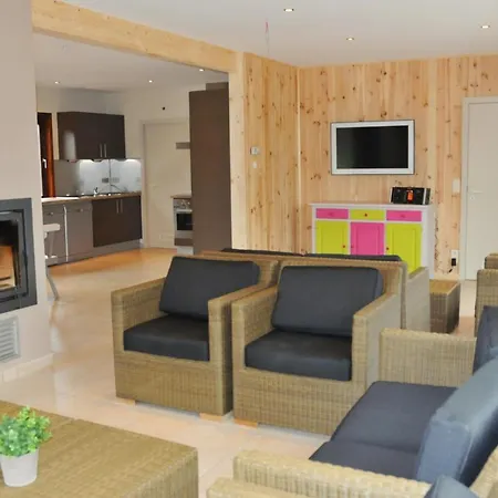 Chalet De La Lesse Дом отдыха Уйе